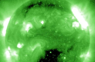 Chuyện gì xảy ra trong sự cố bão mặt trời khiến Airbus triệu hồi 6.000 máy bay?