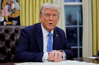 Ông Trump tuyên bố hủy toàn bộ sắc lệnh của ông Biden được ký bằng máy tự động