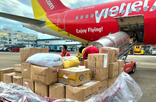Những chuyến bay Vietjet chở đầy yêu thương