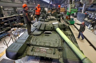 Doanh thu bán vũ khí trên toàn cầu đạt 679 tỷ USD, chạm mức kỷ lục