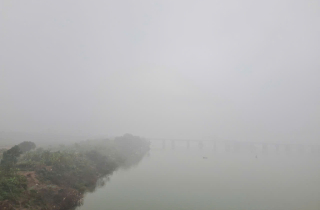 Bầu trời Hà Nội sáng sớm mù mịt như Sa Pa, chất lượng không khí xấu