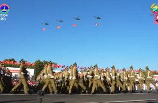 Mãn nhãn màn trình diễn của không quân Lào trong lễ kỷ niệm 50 năm Quốc khánh