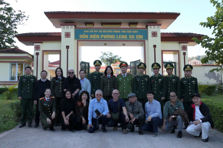 oàn công tác đến thăm đồn biên phòng Leng Su Sìn ( tỉnh Điện Biên)