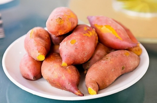 Lý do ăn khoai lang vào bữa sáng hại nhiều hơn lợi