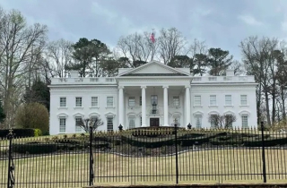 Gia đình gốc Việt rao bán 'bản sao' Nhà Trắng giá 35 triệu USD