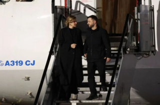 UAV lạ tiếp cận chuyên cơ chở Tổng thống Zelensky, Ukraine nói gì?