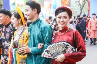 800 người mặc Việt phục tái hiện nghi lễ cưới xưa giữa phố đi bộ hồ Gươm