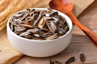 Ba loại hạt là khắc tinh của người cao tuổi