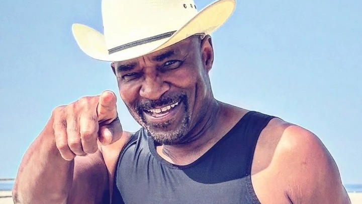 Ông lão U80 được ngưỡng mộ vì vẻ cường tráng, trẻ trung như thanh niên