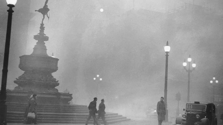 Hà Nội ô nhiễm không khí nhất thế giới: Thấy gì từ 'thảm hoạ sương mù' London?