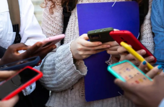 Nước đầu tiên cấm mạng xã hội đối với trẻ em