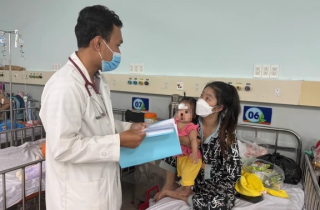 Bệnh tay chân miệng lan nhanh ở TP.HCM, có trẻ phải thở máy, lọc máu