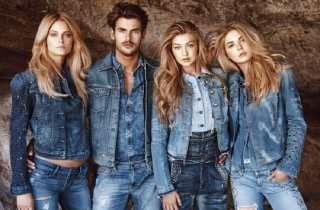 Vì sao không nên giặt quần jeans thường xuyên?