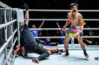 Cận cảnh võ sĩ muay Thái đấm gục đối thủ, nhận ngay 10.000 USD