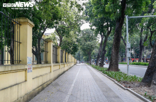 Chuyên gia chỉ ra gốc rễ của tình trạng lấn chiếm vỉa hè, lòng đường ở Hà Nội