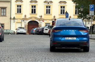 Tiêu thụ xe điện toàn cầu: Châu Âu bứt tốc, Mỹ chững lại