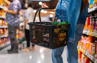 Trả hàng, phá rối: Tâm lý 'phản kháng thầm lặng' của người tiêu dùng Mỹ chống lại các tập đoàn lãi khủng nhưng vẫn sa thải lao động hàng loạt