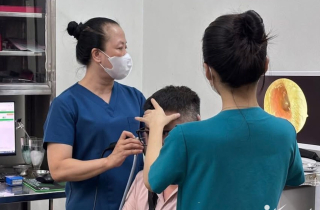 Ngủ dậy bỗng điếc một bên tai khi trời rét, phó giáo sư cảnh báo 72 giờ vàng