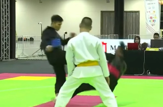 VĐV Thái Lan ăn vạ, võ sĩ Việt Nam đang thắng bị xử thua