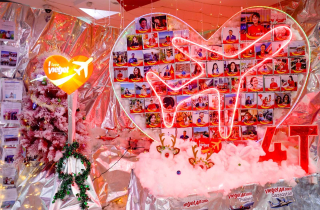 Giáng sinh về sớm, không gian văn phòng Vietjet rực rỡ sắc màu