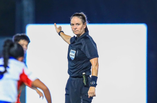 Tuyển nữ Việt Nam thua ấm ức, HLV Mai Đức Chung nói 'trọng tài rất kém'