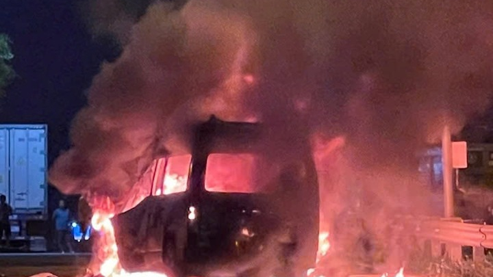 Nguyên nhân xe cứu thương tông ô tô đầu kéo rồi bốc cháy dữ dội, 3 người tử vong