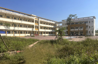 Loay hoay “giải cứu” hai ngôi trường tiền tỷ bỏ hoang