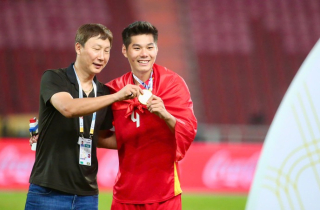 Vì sao HLV Kim Sang-sik không được nhận HCV SEA Games như ông Park Hang-seo?