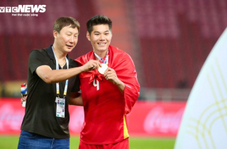 HLV Kim Sang-sik sợ U22 Việt Nam thua thêm, 'chỉ muốn chui xuống lỗ'