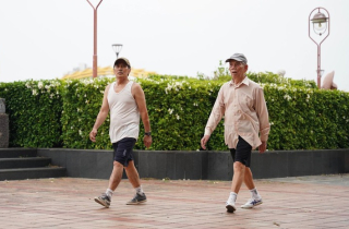 Đi bộ thấy 3 dấu hiệu này ở chân có thể là cảnh báo mạch máu bị tắc nghẽn