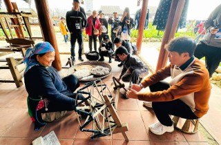 Khai thác “mỏ vàng” du lịch làng nghề