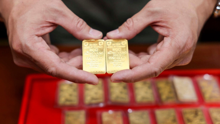Giá vàng miếng SJC lần đầu vượt mốc 157 triệu đồng/lượng