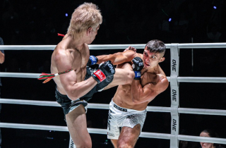 Võ sĩ muay Thái tung cước đá gục cao thủ Nga, nhận ngay 2,6 tỷ đồng