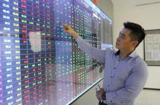 VN-Index lập đỉnh lịch sử mới