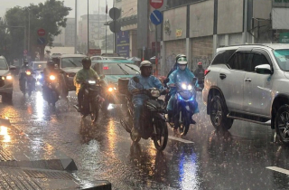 Chiều Giáng sinh, TP.HCM xuất hiện mưa lớn trái mùa