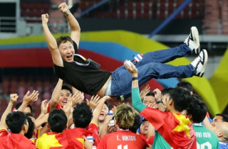 Không có HCV SEA Games, HLV Kim Sang-sik được tặng quà giá nửa tỷ đồng