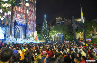 Người dân Thủ đô nô nức đón Giáng sinh 2025