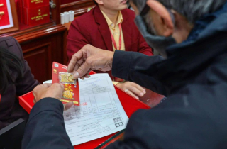 Giá vàng hôm nay 25/12: Tiếp tục tăng, lập đỉnh mới