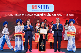 UBND TP Hà Nội trao tặng Bằng khen cho SHB tại Lễ tôn vinh Doanh nhân, Doanh nghiệp Thăng Long 2025