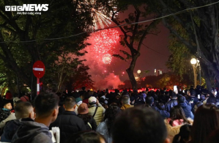 Nghỉ Tết Dương lịch 4 ngày, dân mạng người mừng, người lo 'nghỉ nhiều tốn tiền'
