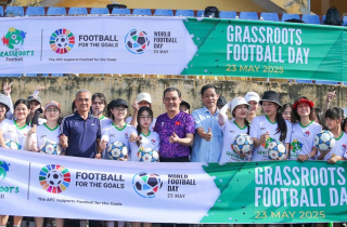 Bàn tay âm thầm nuôi dưỡng tình yêu bóng đá Việt Nam