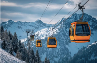 Italia: Hai tuyến cáp treo va chạm, hàng trăm người bị mắc kẹt