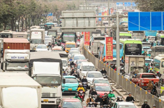 Đường Hà Nội kẹt cứng trong ngày làm việc cuối cùng của năm 2025