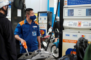 Giá xăng, dầu tiếp tục giảm nhẹ trong ngày cuối năm