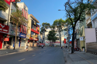 TP.HCM khác lạ với cảnh vắng bóng người trong ngày đầu năm mới 2026