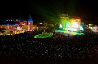 'Vũ trụ Vin' hóa 'thánh địa countdown', đón gần 1 triệu người trong đại tiệc chào năm mới 2025