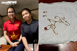 Hành khách vứt nhầm vàng vào sọt rác, nhân viên đường sắt lục tìm trao trả