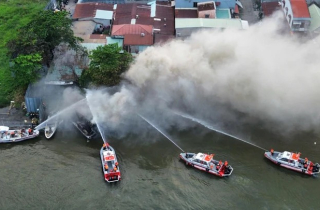 Du thuyền trên sông Sài Gòn bốc cháy