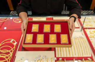 Giá vàng hôm nay 7/1: Tiếp tục tăng mạnh, tiến sát 4.500 USD/ounce