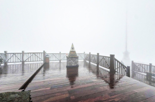 Nhiệt độ giảm xuống -3°C rạng sáng, băng giá phủ trắng đỉnh Fansipan